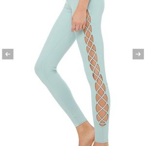alo cross legged Leggings